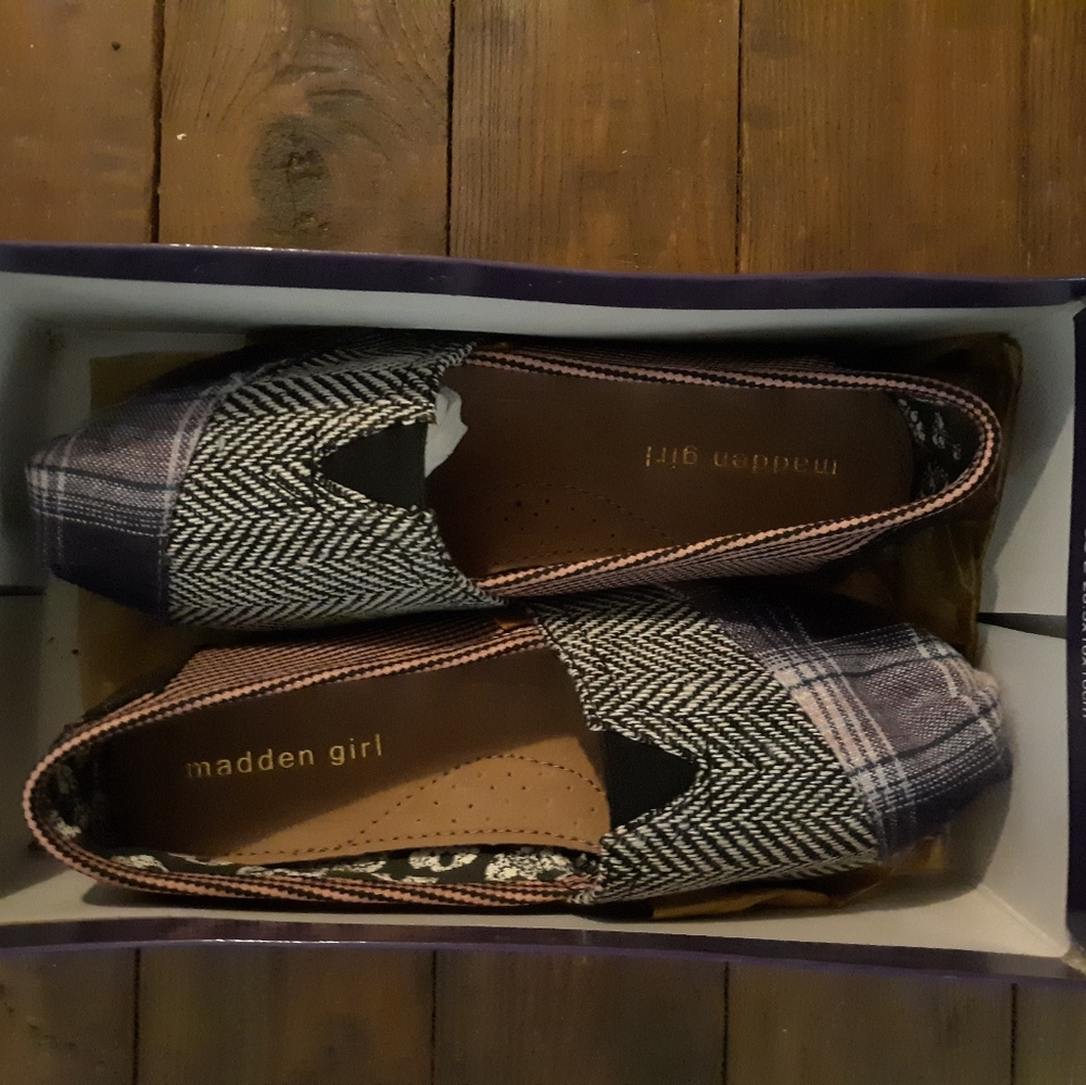 Madden Girl Flats*NIB*